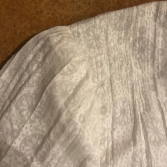 White button-up blouse - Picture 4 of 7